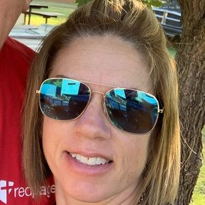 Meet your Posher, Angi